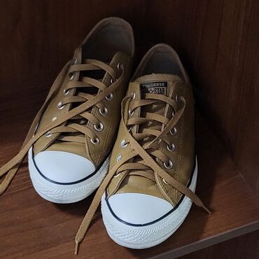 обувь джордан: Оригинальные кеды (кожа)
converse 
41 размер
практически новые
