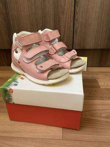 детские приставки xbox one консоли in Кыргызстан | XBOX ONE: Продаю ортопедическую обувь для девочки на стопу 16см, 24 размер
