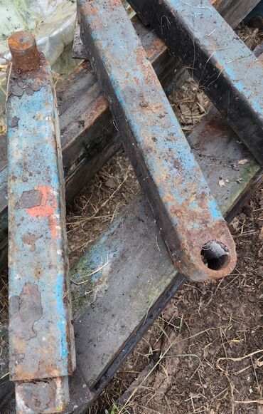 Ostali alati i mašine: Двостубна ауто дизалица, носивости 2.5т. 2015 је годиште. Рађена је у — 21