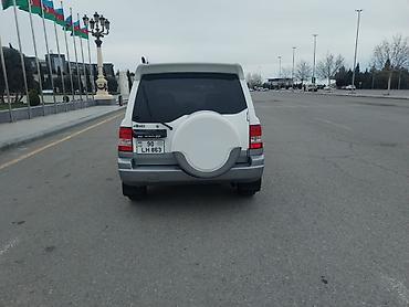 Mitsubishi Pajero iO 4WD kompakt yolsuzluq avtomobili. Avtomobilin