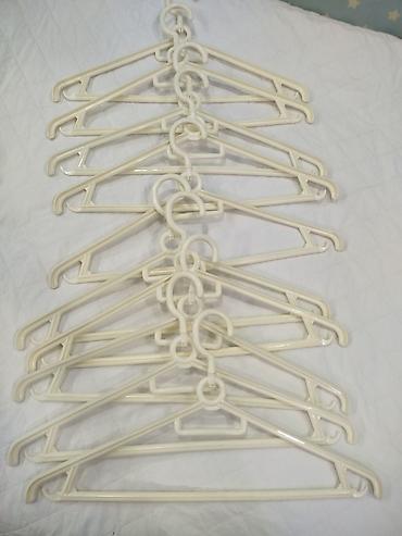 loqolar: 10 eded qalın plastik möhkəm asılqan təcili satılır — 1