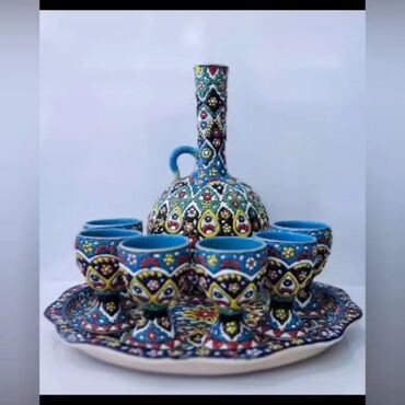 Digər ev dekoru: Zərif naxışlı və parlaq rəngli mina qapaqlı qab. Bu qab mürəkkəb — 16