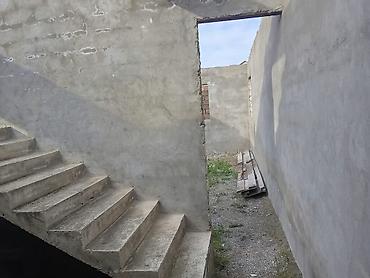 Torpaq sahələrinin satışı: Satılır: yarımçıq tikili – 2 mərtəbəli evin karkası - Monolit beton — 2