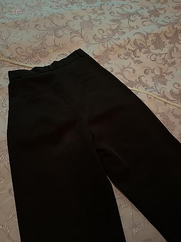 yaşıl şalvar: Qara klassik şalvar.xs-s-m razmere uygunduraz geyınılıb. - Rəng — 3