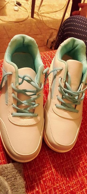 shoes: Sportske patike – bele sa svetloplavim detaljima - Dizajn: klasičan — 1