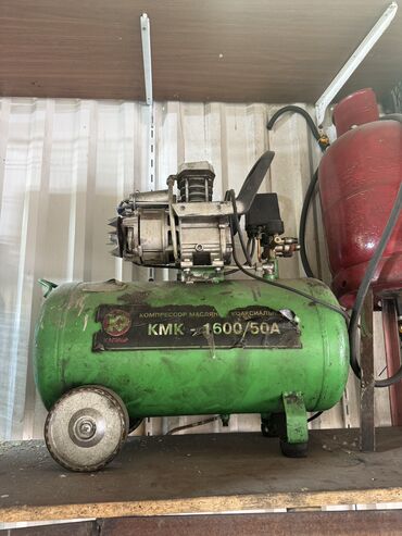 Generatorlar: Kompressor 50 litr. Her şey işləkdi. Birce bir qaykası qırılıb havanin