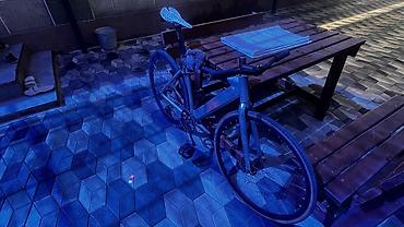 Велосипеды: Фикс-байк (fixed gear) с трековой геометрией и прямым рулём. Основные — 3