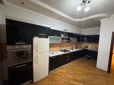 Mətbəx mebeli: Metbex mebeli satilir.Ölcu 5.30×2 m.Qiymet 500azn.Ünvan Tibb