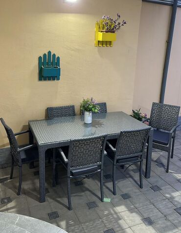 Bağ, çöl masa və oturacaq dəstləri: Kvadrat masa, Açılmayan, Stullar ilə, Həsir toxunuşlu — 28