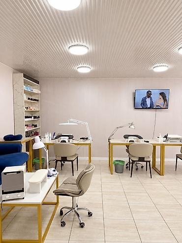 Маникюрный салон 50 м², 2 комнаты, С ремонтом, С оборудованием, 1 линия at lalafo.kg Маникюрный салон 50 м², 2 комнаты, С ремонтом, С оборудованием, 1 линия