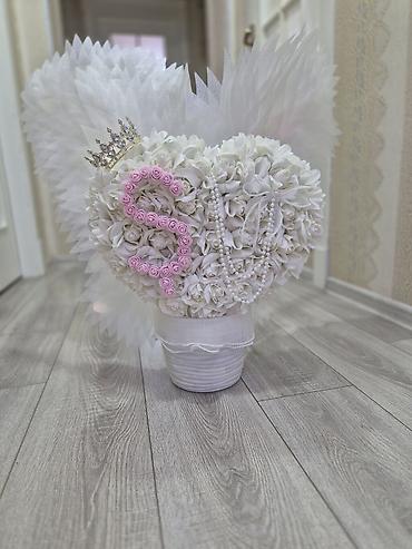 ucuz gul: Ürək formalı dekorativ gül kompozisiyası - Material: süni güllər — 3