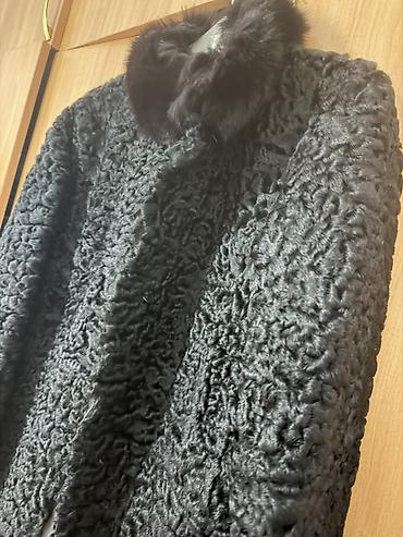 Срочно продаю Шуба из каракуля, классического чёрного цвета. -