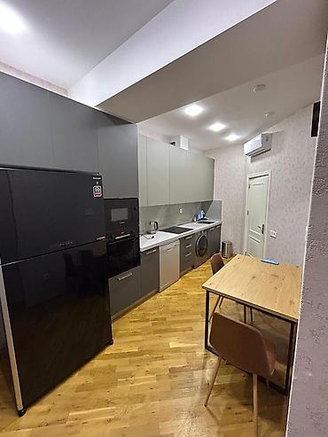 icare qaraj: İcarəyə verilir 3 otaqlı yeni tikili 104 m², 28 May m. Kateqoriya — 9