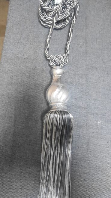 Pərdə və tüllər: Pərdələr üçün müxtəlif aksesuarlar təklif olunur. Birinci dəstə oval — 7