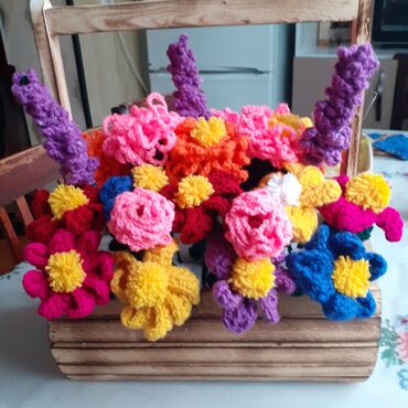 Süni güllər: Müxtəlif rəngli, əllə toxunmuş gül dəsti. Bu dəstə qırmızı, ağ -da lalafo.az — 3 Süni güllər: Müxtəlif rəngli, əllə toxunmuş gül dəsti. Bu dəstə qırmızı, ağ — 3