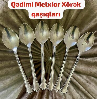 çəngəl qaşıq: Altı gümüş qaşıqdan ibarət dəst. Qaşıqların sapları boyu nöqtəli