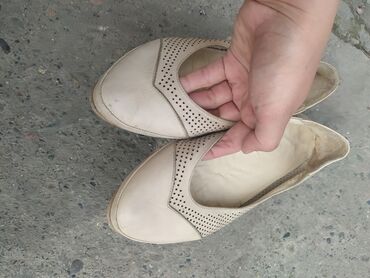 обувь 38 39: Кожаные балетки, очень мягкие. покупала в Лионе, но при носке поняла