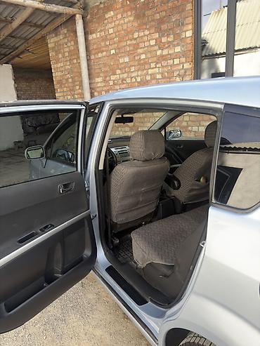 авто салона: Toyota Corolla Verso: 2008 г., Механика, Дизель, Хэтчбэк — 3