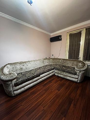 Künc divan açılıb yığılır 6 balışı var əlavə pufik də var dördbucaq