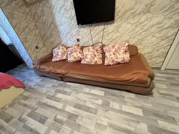islemis divan: Divan, İşlənmiş, Çatdırılma yoxdur