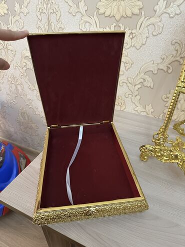 Şəkillər, tablolar: Təcili satilir Təzədir. Qurani Kerim qoyulur içinə. Üstünə Ərəbcə — 5