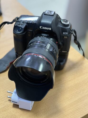 Фотоаппараты: Срочно продаю Canon eos 5d mark 2 В хорошем состоянии Объектив 