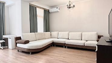 center: For rent spacious 3 bedroom apartment at Toktogul 140 / Togolok Moldo — 2