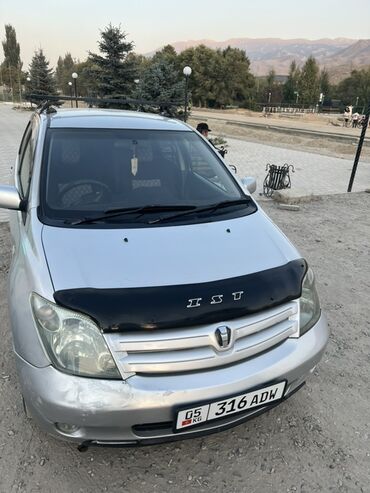 домкраты на авто: Toyota ist, правый руль, серебристый хэтчбек 5 дв. Характеристики и