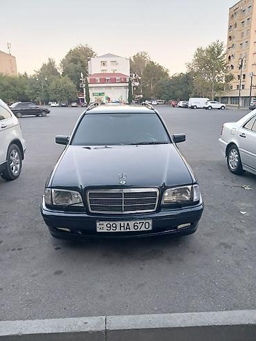 arxa şuşə: Mercedes-Benz C-Class универсал, 500 T modifikasiyası. Avtomobil qara — 1