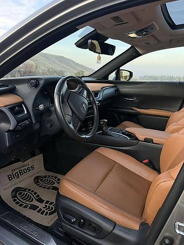 обогреватель на авто: Lexus UX: 2019 г., 2 л, Вариатор, Гибрид, Кроссовер — 2