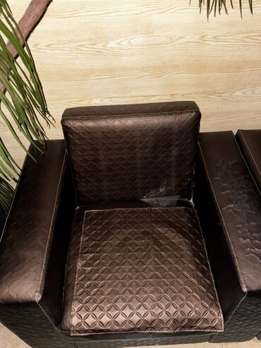 Giriş qapıları: 1ci şekldeki qapi 300AZN, diger qapilar ise 150 azn, Divan kreslo 400 — 7