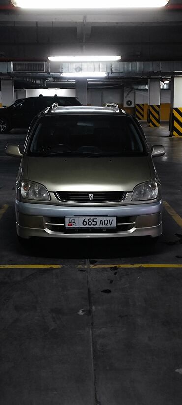Toyota: Toyota Raum: 2002 г., 1.5 л, Автомат, Газ, Универсал