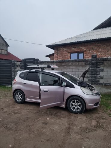 Honda: Honda Fit: 2008 г., 1.3 л, Вариатор, Бензин