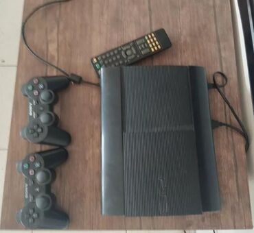 PS3 (Sony PlayStation 3): PS 3satilir 2eded arginal pult içinde 42oyun yadaw 500gb. Real alıcıya