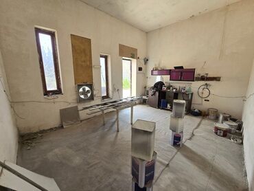 Sex, zavod və fabriklər: Mebel Sexi ( Taxta Sexi ) Arendaya (İcarəyə) Verilir. 110kv. Hündürlük — 11