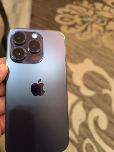 продам айфон 15: IPhone 14 Pro, Б/у, 128 ГБ, Deep Purple, Зарядное устройство, Защитное стекло, Чехол, 88 %