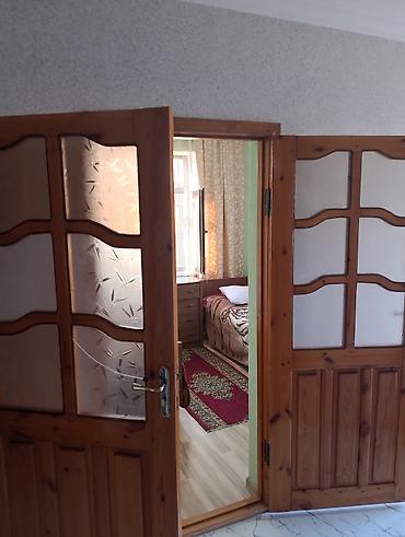 Yelləncəklər: Təçilli 5 sotda 3 otaqli ev satilir ünvan isti su qes dənize yaxın 10 — 13