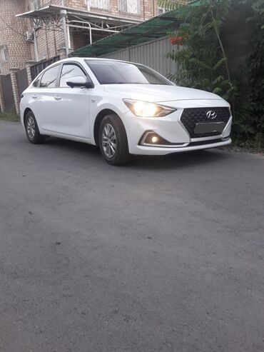 расрочкага машина берилет: Белый седан Hyundai Accent (Selesta, Solaris). Автомобиль оснащен