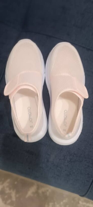 Детская одежда и обувь: Легкие детские кроссовки/кеды slip-on в нежно‑розовом цвете. - Верх