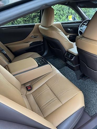 передний сиденья: Lexus ES: 2019 г., 2.5 л, Вариатор, Гибрид, Седан — 8