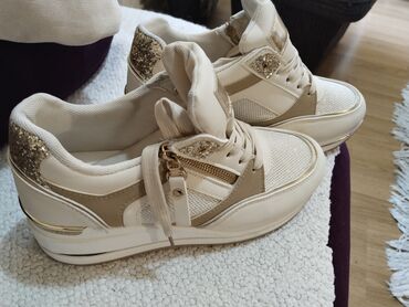 38, color - Beige