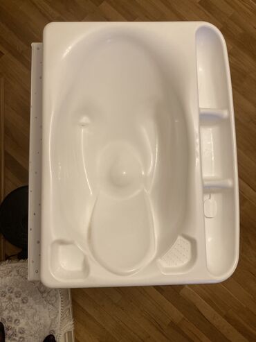 usaq stolu: Haopy baby mağazaslndan alınmış İtaliyanın Cam firmasının uşaq vannası