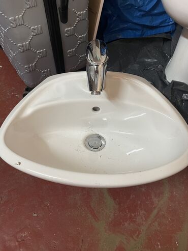 din su: Lavabo ( mali ) i Grohe cesma 10 000 din. Lavabo sirina 46 cm