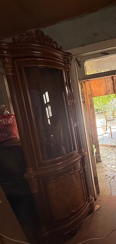 bar stulari: Klassik üslubda Qorka ve bar
ideal veziyyetdedi 
Malaziya istehsalidi — 2