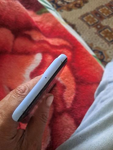 macbook pro a1466: Смартфон (светло‑голубой корпус) Особенности и разъёмы: - Нижняя — 1