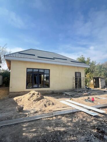 долгосрочная аренда домов ош: 60 м², 2 комнаты, Балкон застеклен, Бассейн, Подвал, погреб