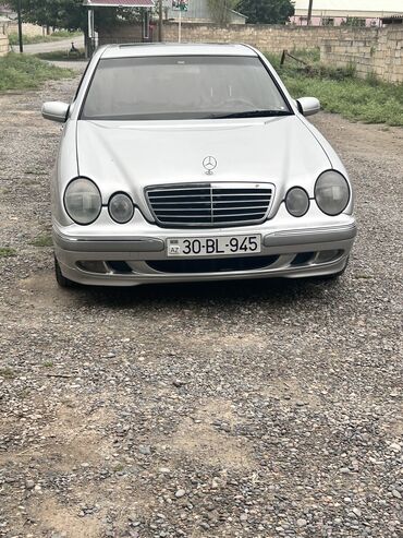 mercedesbenz e 240: Mercedes-Benz E 240: 2.4 l | 2000 il Sedan