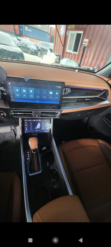 Roewe: Roewe : 2023 г., 1.5 л, Автомат, Бензин, Внедорожник — 4