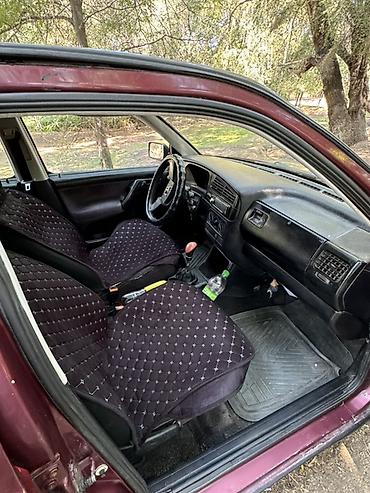 машина джетта: Volkswagen Golf: 1993 г., 1.8 л, Механика, Хэтчбэк — 4