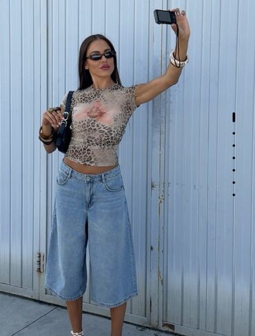 абая с: BERSHKA Жорты Джинсы, Шорты